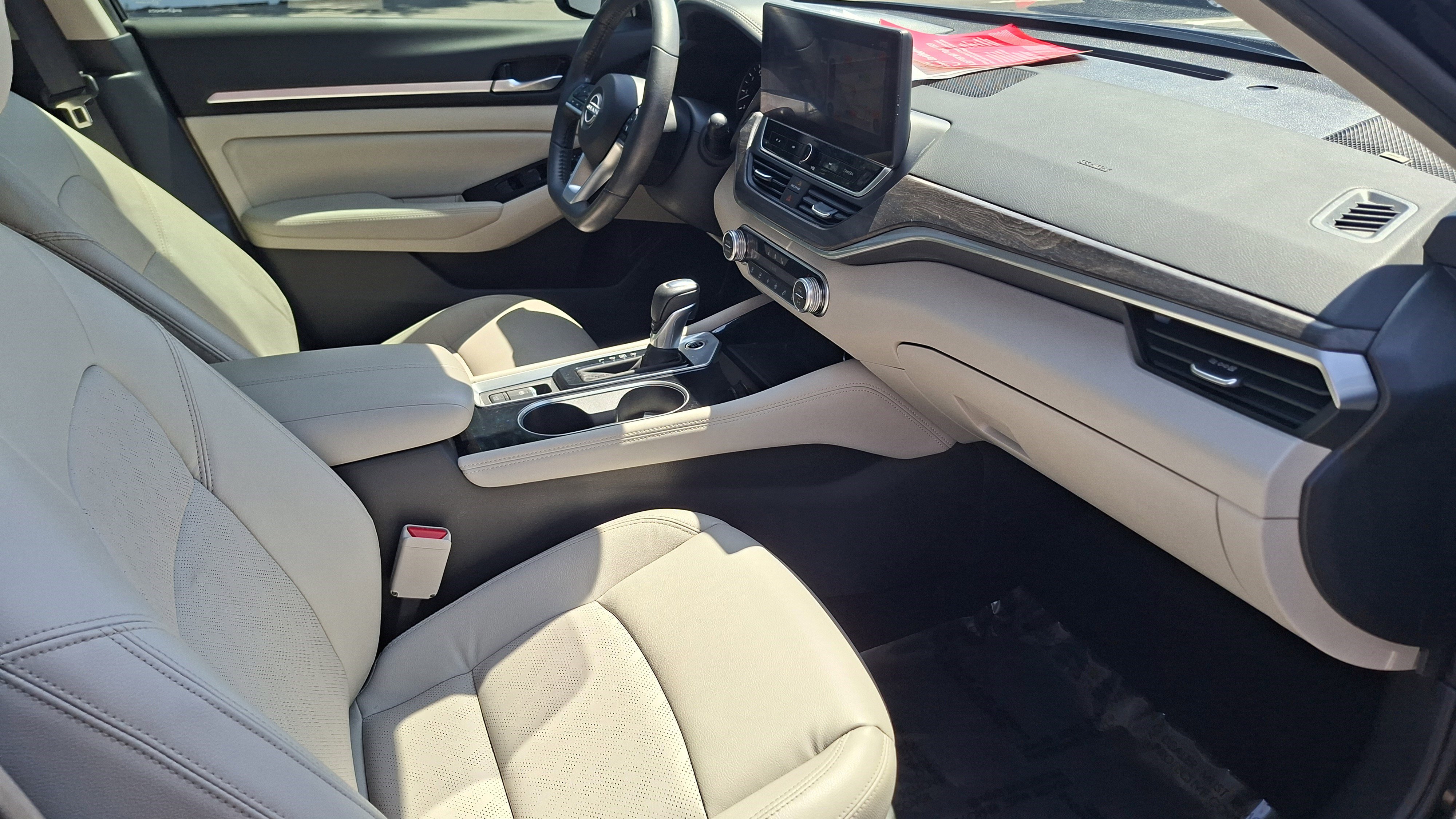 Used 2024 Nissan Altima 2.5 SL FWD image 23