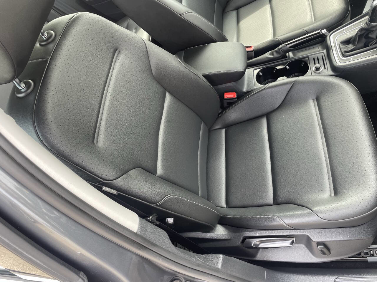 Used 2016 Volkswagen Golf Limited Edition image 16