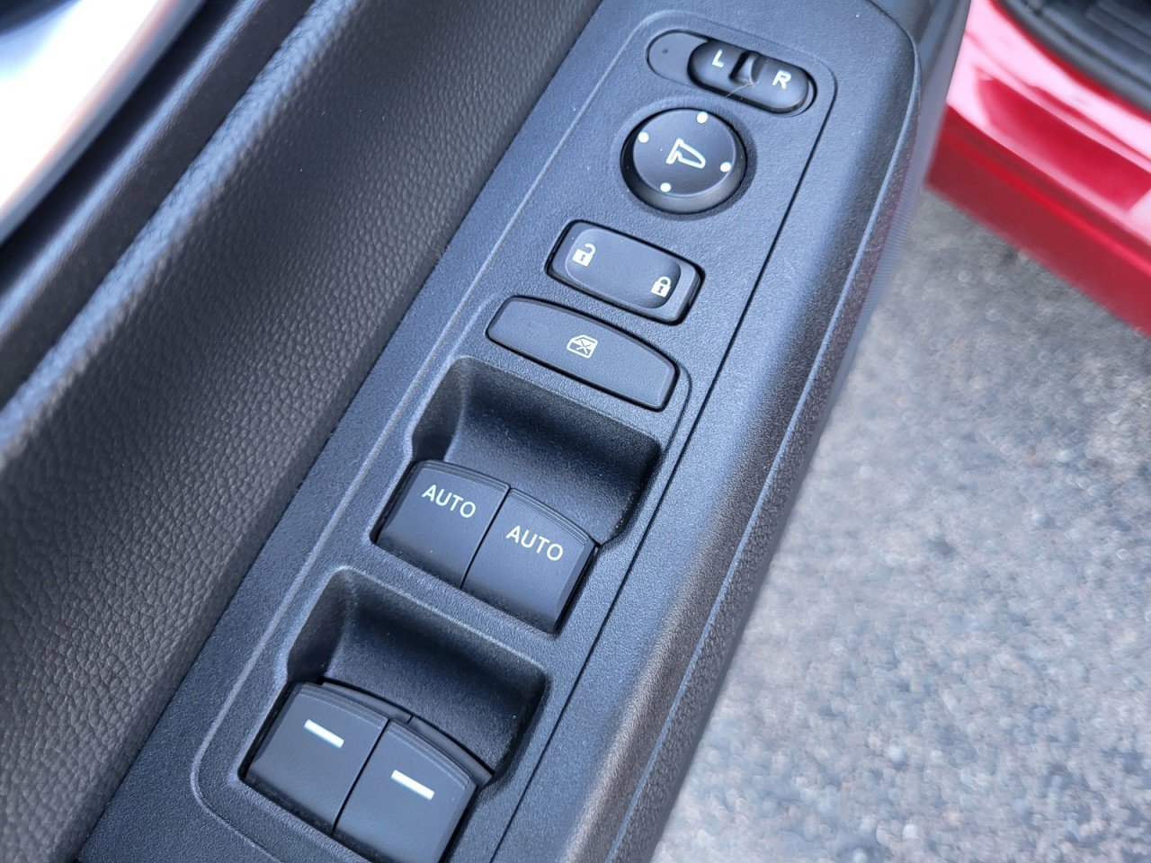 Used 2024 Honda CR-V EX image 12