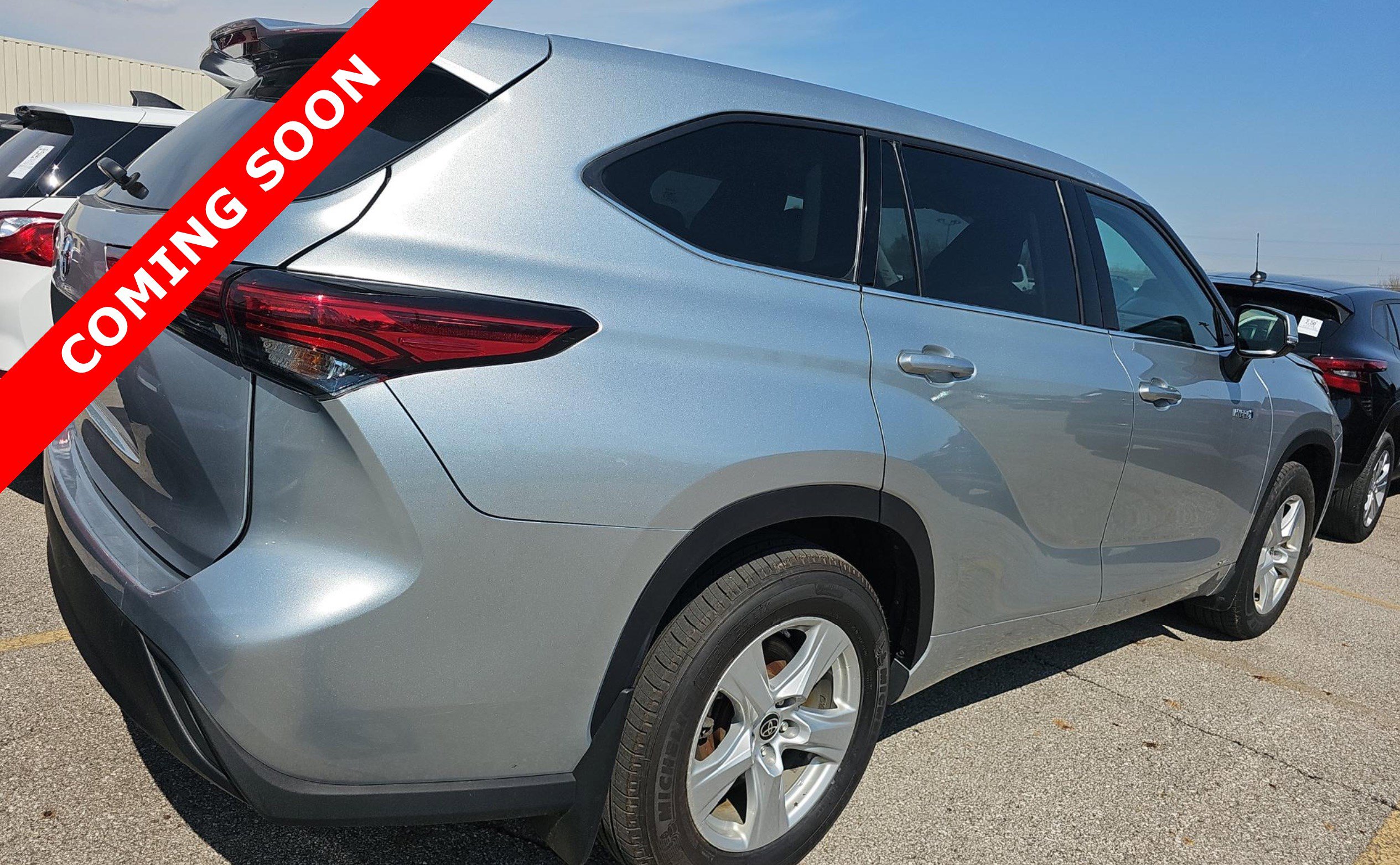 Used 2021 Toyota Highlander LE image 5