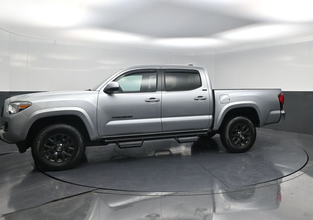 Used 2022 Toyota Tacoma SR5 RWD image 3