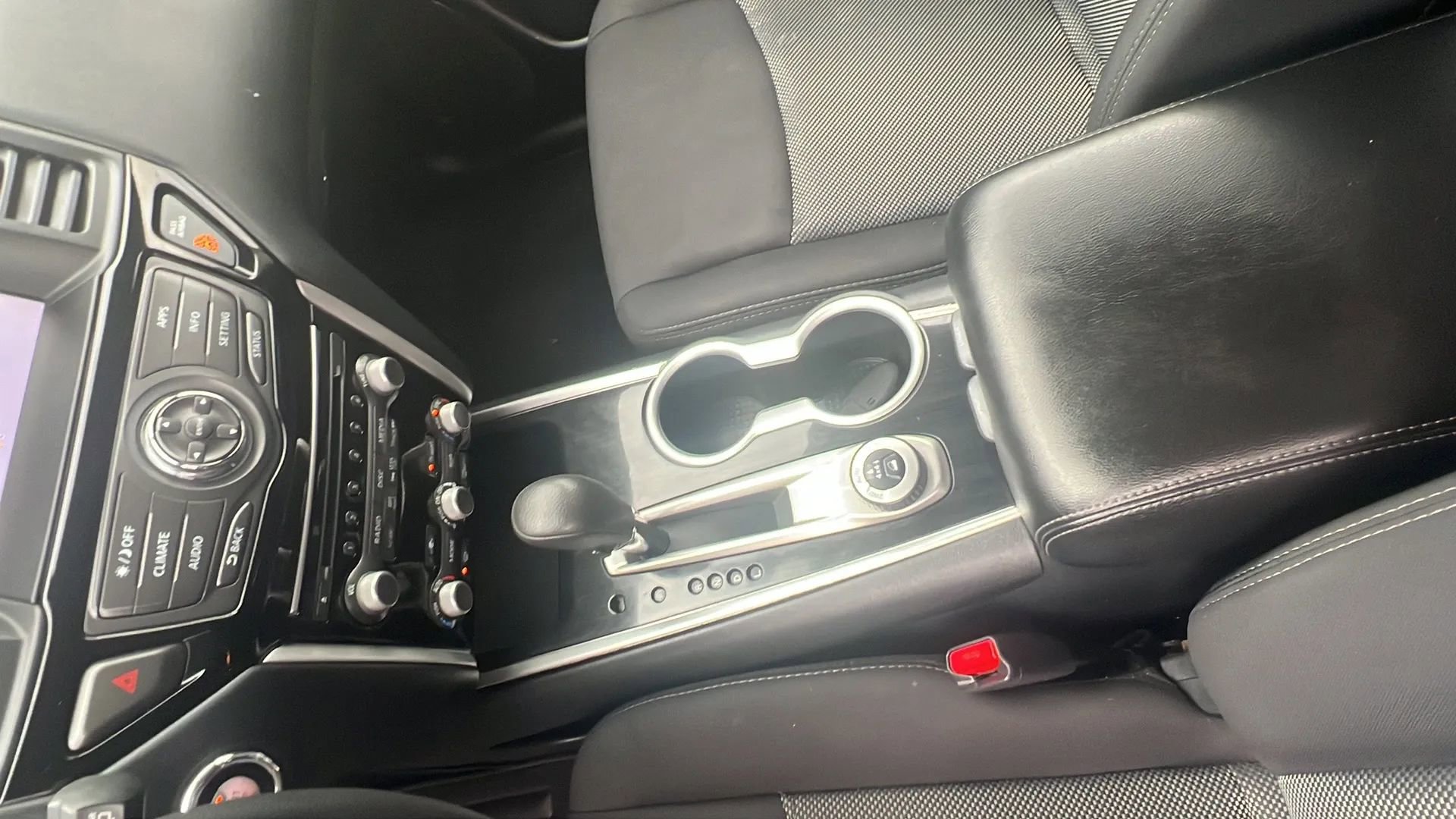 Used 2019 Nissan Pathfinder S image 25