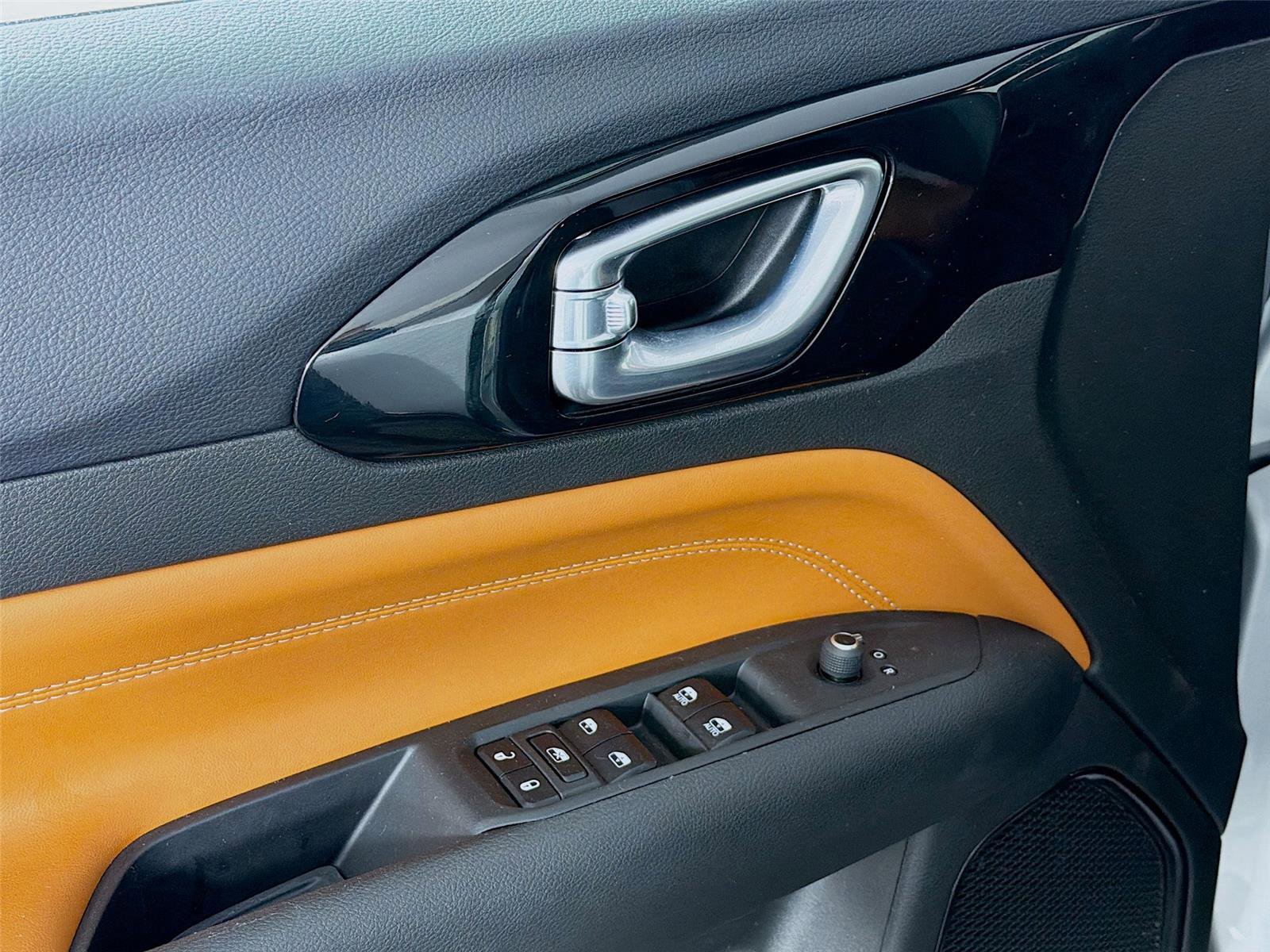 Used 2024 Jeep Compass Limited image 18