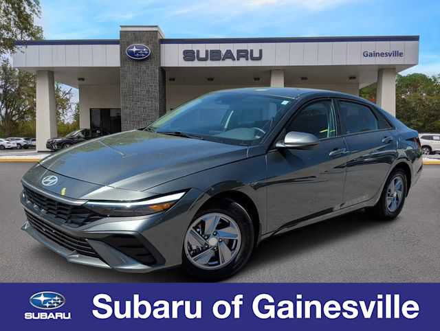 Used 2025 Hyundai Elantra SE FWD image 1