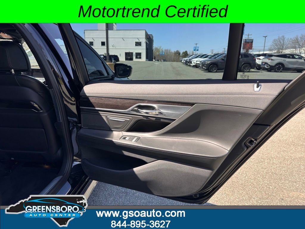 Used 2019 BMW 750i w/ M Sport Package RWD image 21