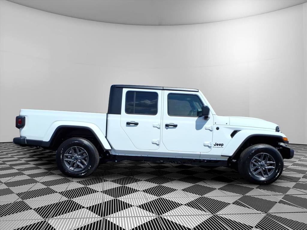 New 2026 Jeep Gladiator Sport AWD/4WD image 25