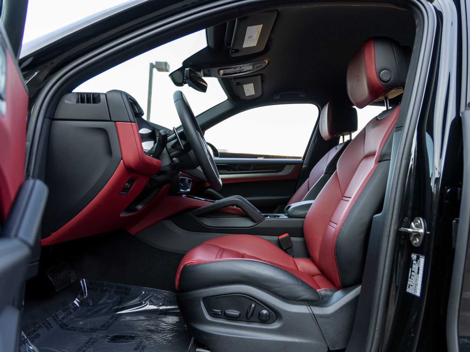 Certified 2025 Porsche Cayenne image 25