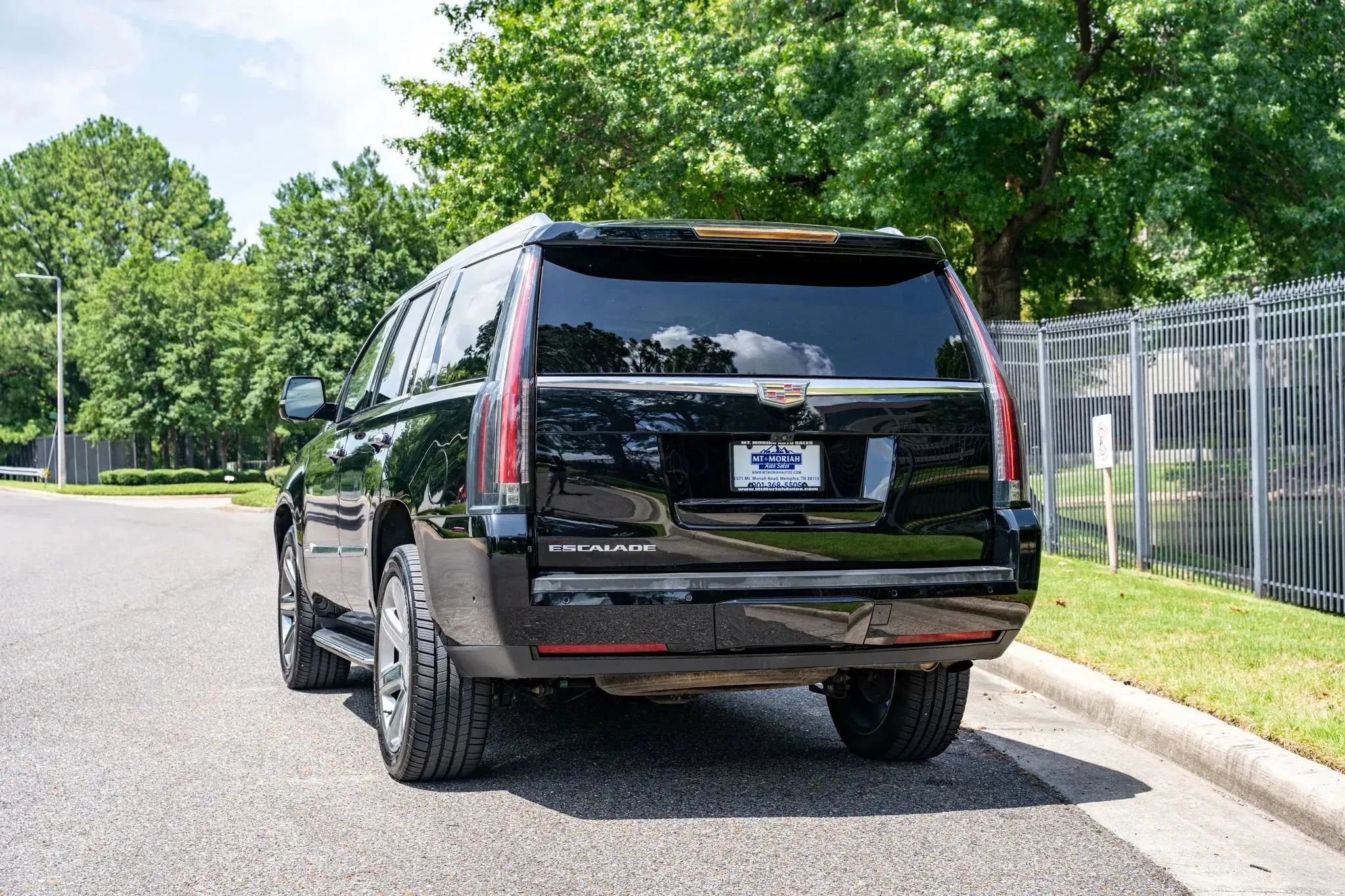 Used 2020 Cadillac Escalade Luxury RWD image 7