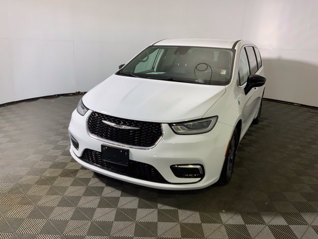 Used 2024 Chrysler Pacifica Limited FWD image 3