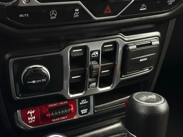 Used 2023 Jeep Wrangler Unlimited Rubicon w/ Cold Weather Group AWD/4WD image 14