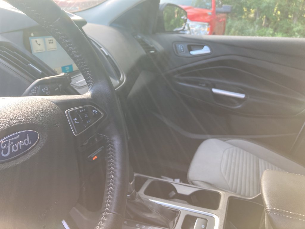 Used 2019 Ford Escape SE FWD image 15