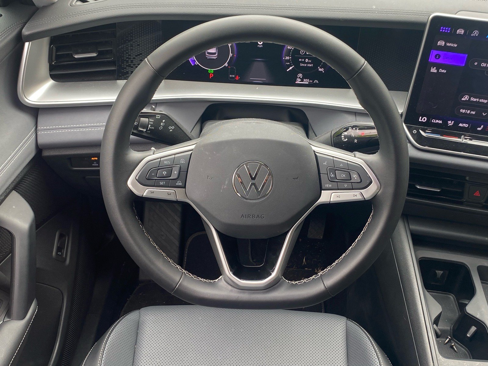 Used 2025 Volkswagen Tiguan SE AWD/4WD image 4