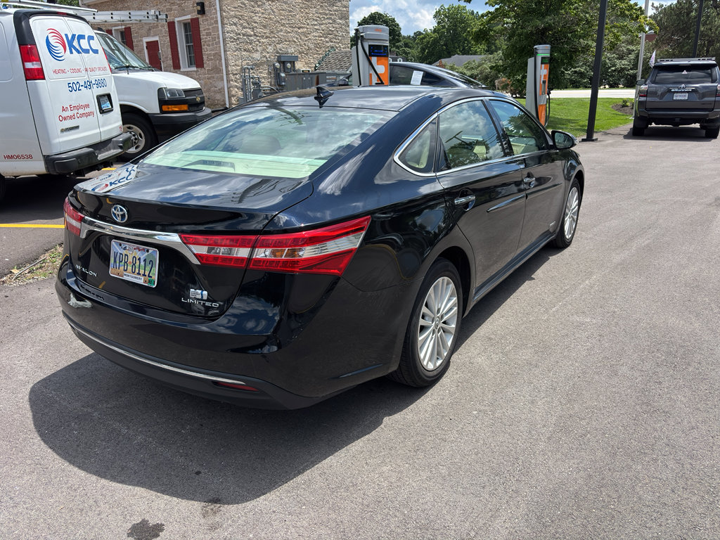 Used 2015 Toyota Avalon Limited w/ Technology Package FWD image 4