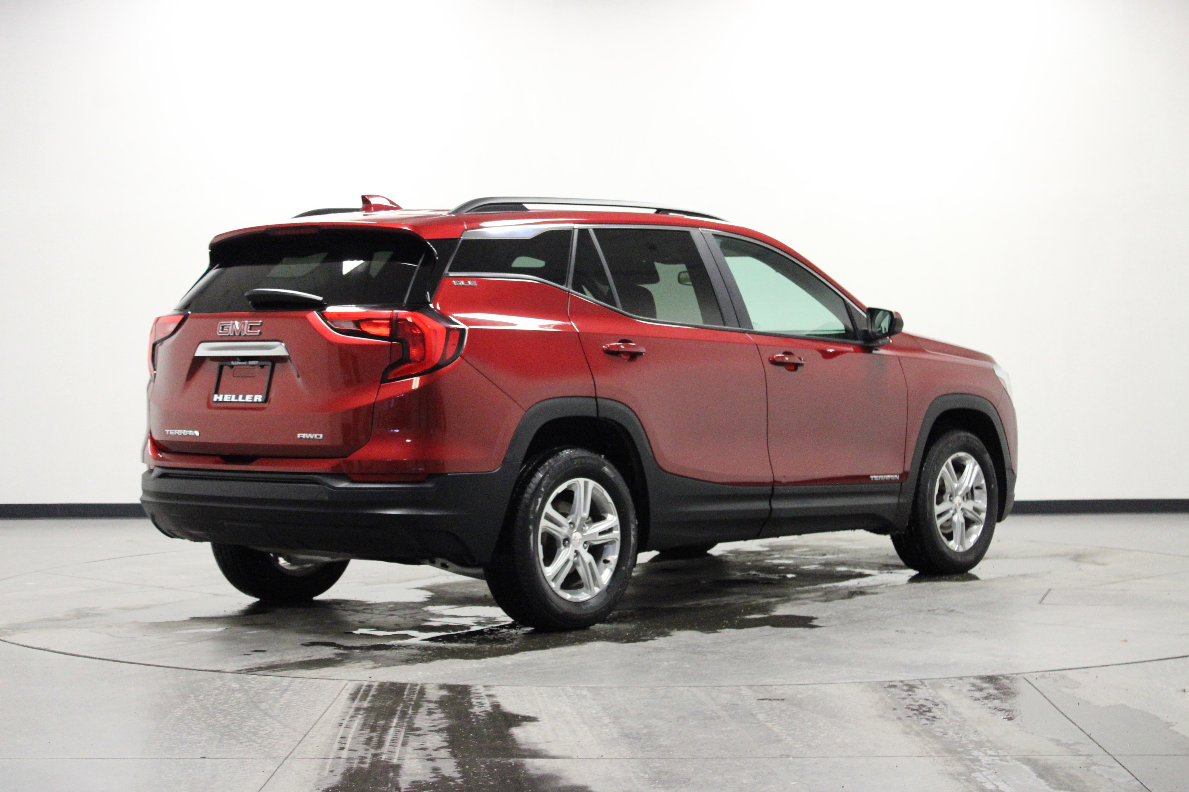 Used 2021 GMC Terrain SLE w/ Driver Convenience Package image 4
