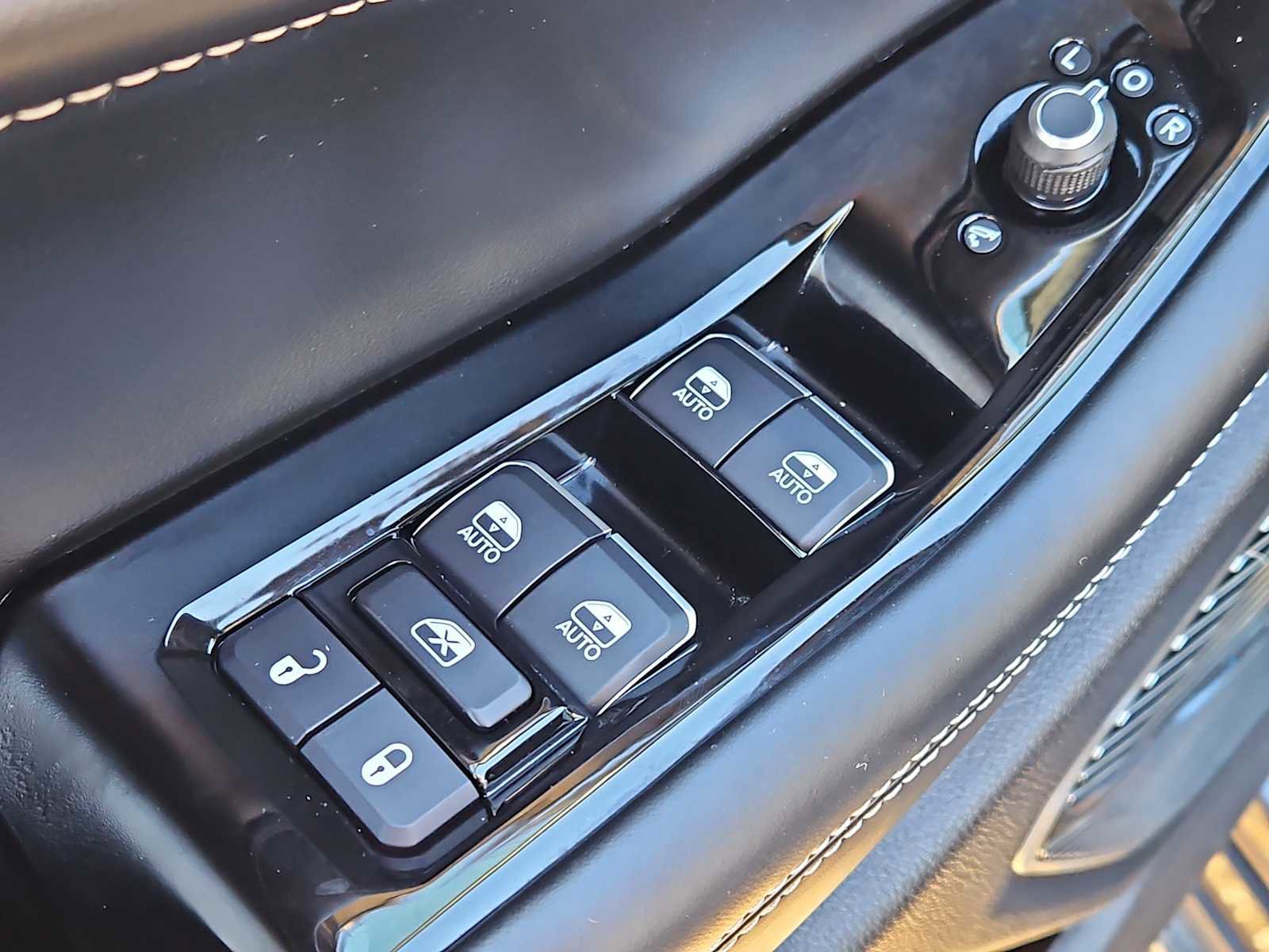 Used 2023 Jeep Grand Cherokee Overland image 32