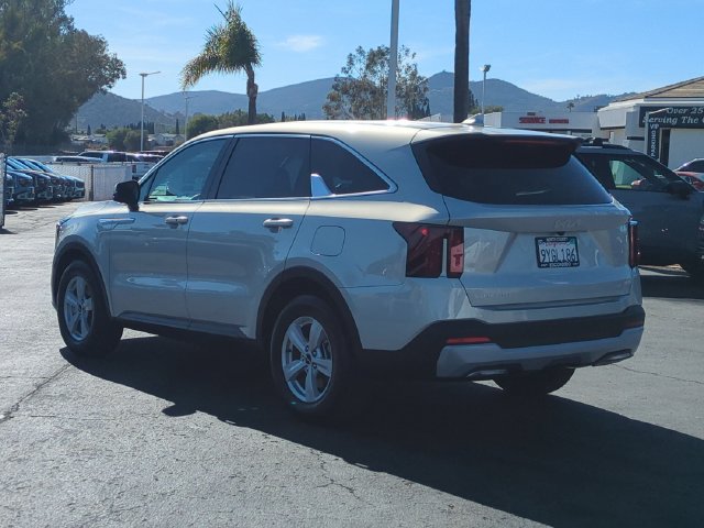 Certified 2026 Kia Sorento LX FWD image 5