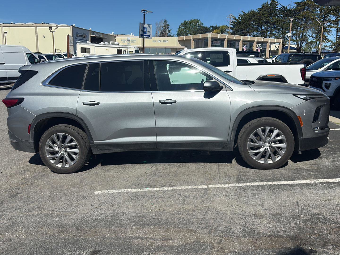 Used 2025 Buick Enclave Preferred image 2