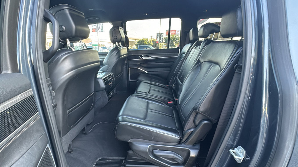 Used 2024 Jeep Wagoneer L Series II w/ Flexible Seating Group RWD image 16