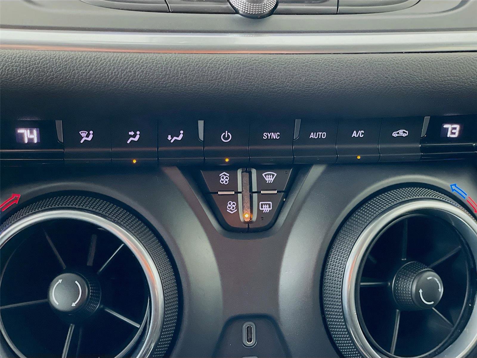 Used 2020 Chevrolet Blazer LT image 18