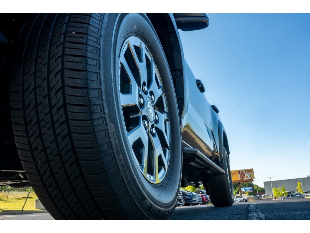 Used 2025 Toyota 4Runner SR5 AWD/4WD image 9
