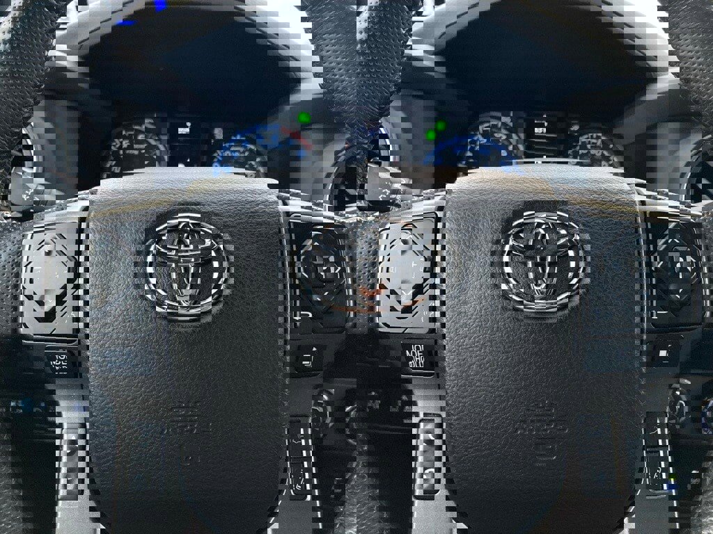 Used 2022 Toyota Tacoma TRD Sport w/ Technology Package image 17