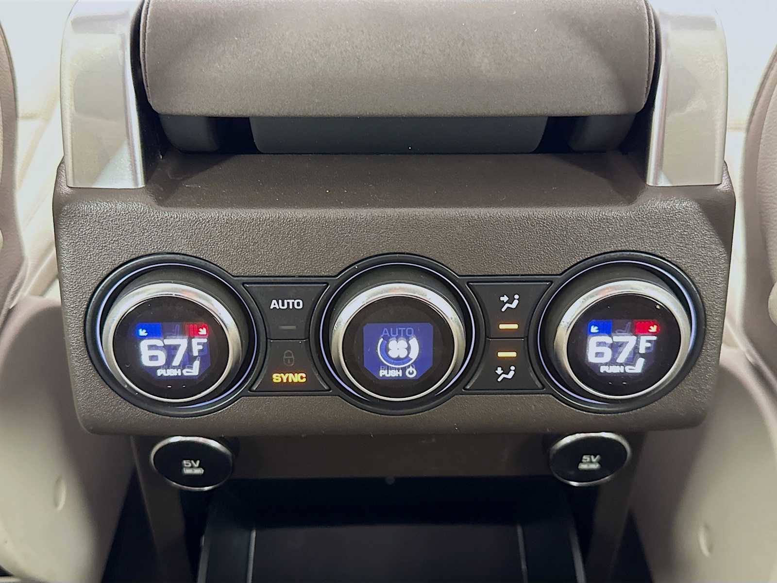 Used 2020 Land Rover Discovery HSE image 24