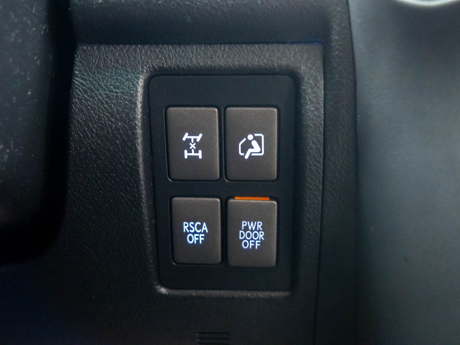 Used 2014 Lexus LX 570 4WD w/ Luxury Package image 25