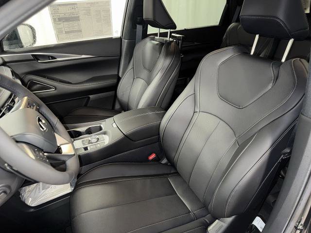 Certified 2026 INFINITI QX60 Luxe w/ Family Package AWD/4WD image 3