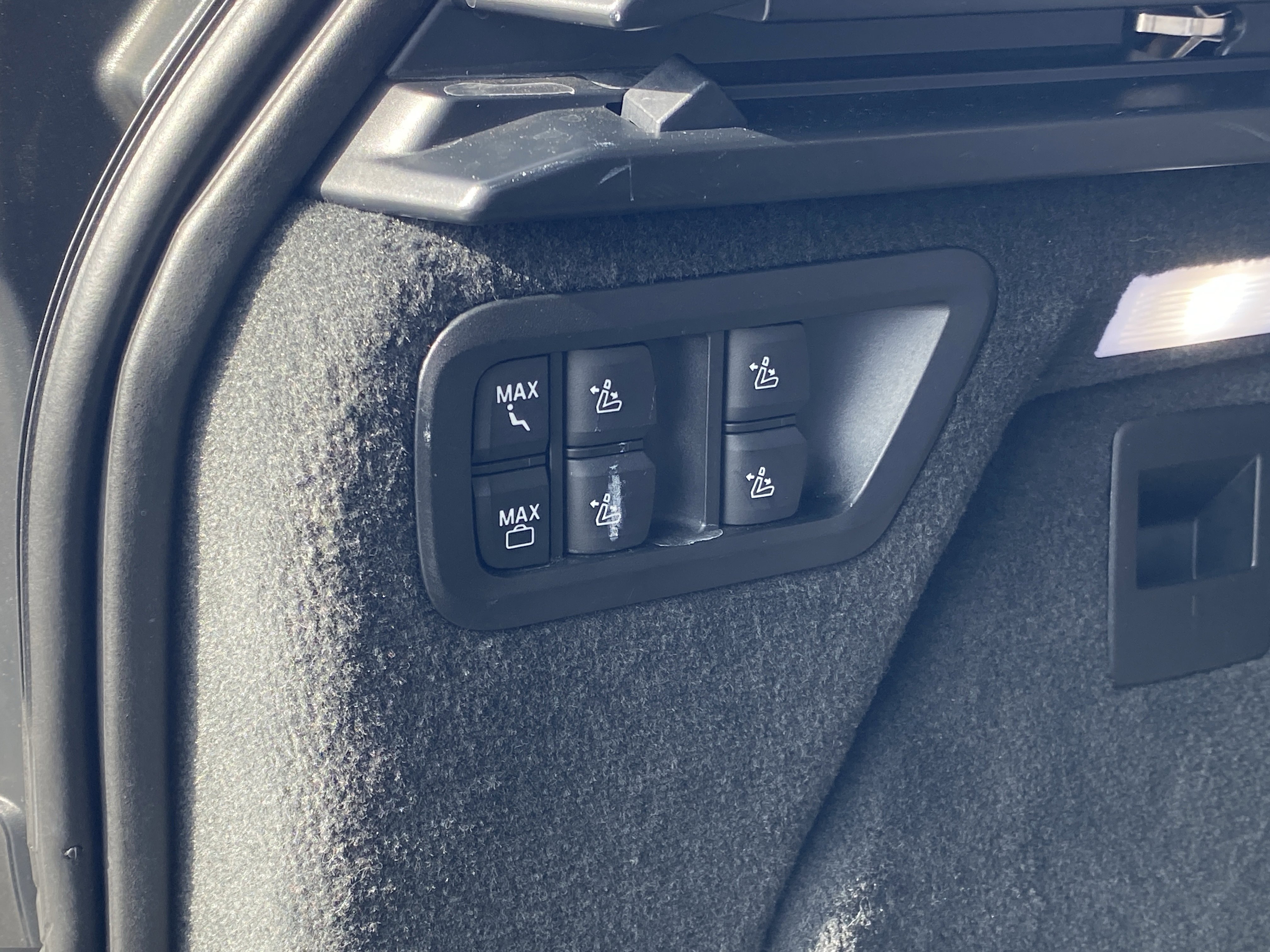 Used 2023 BMW X7 xDrive40i w/ M Sport Package image 16