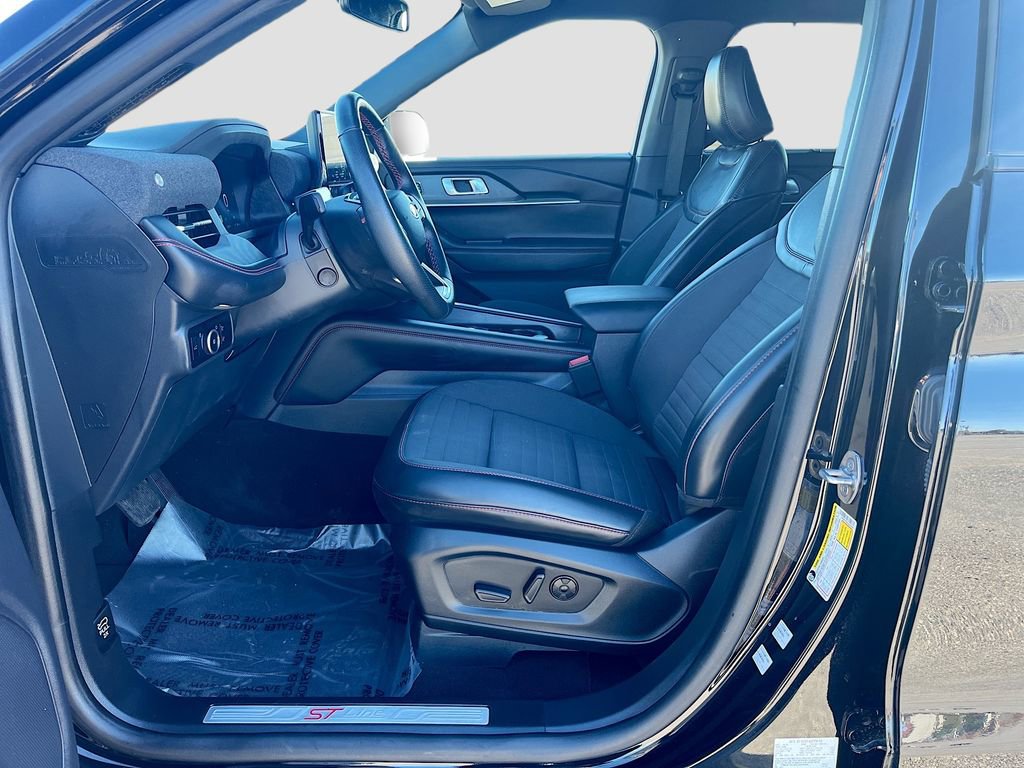 Used 2025 Ford Explorer ST-Line w/ Premium Package RWD image 22