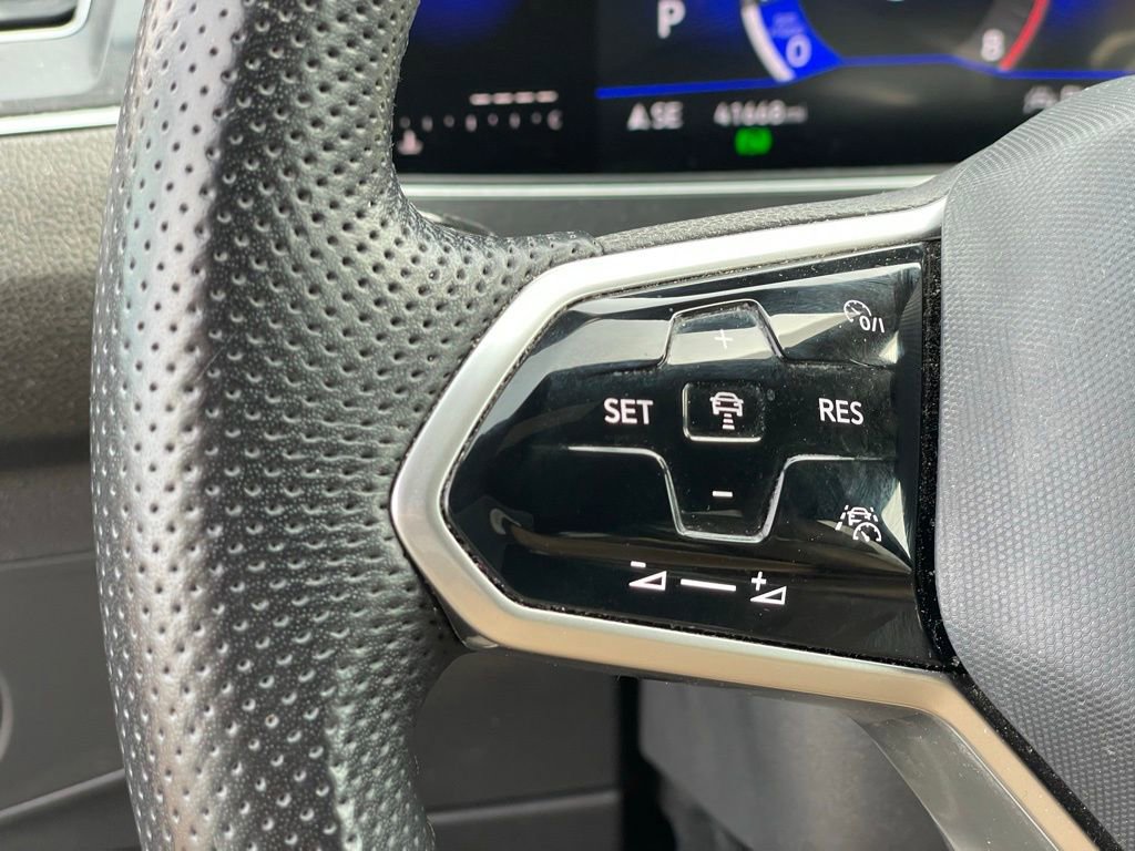 Used 2023 Volkswagen Tiguan SE R-Line image 16