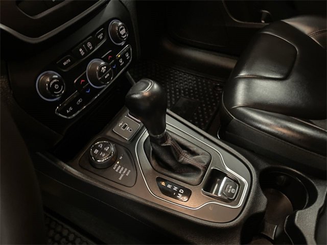 Used 2022 Jeep Cherokee Trailhawk image 19