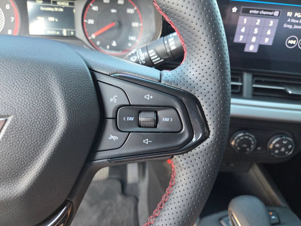 Used 2024 Chevrolet Trax RS FWD image 29