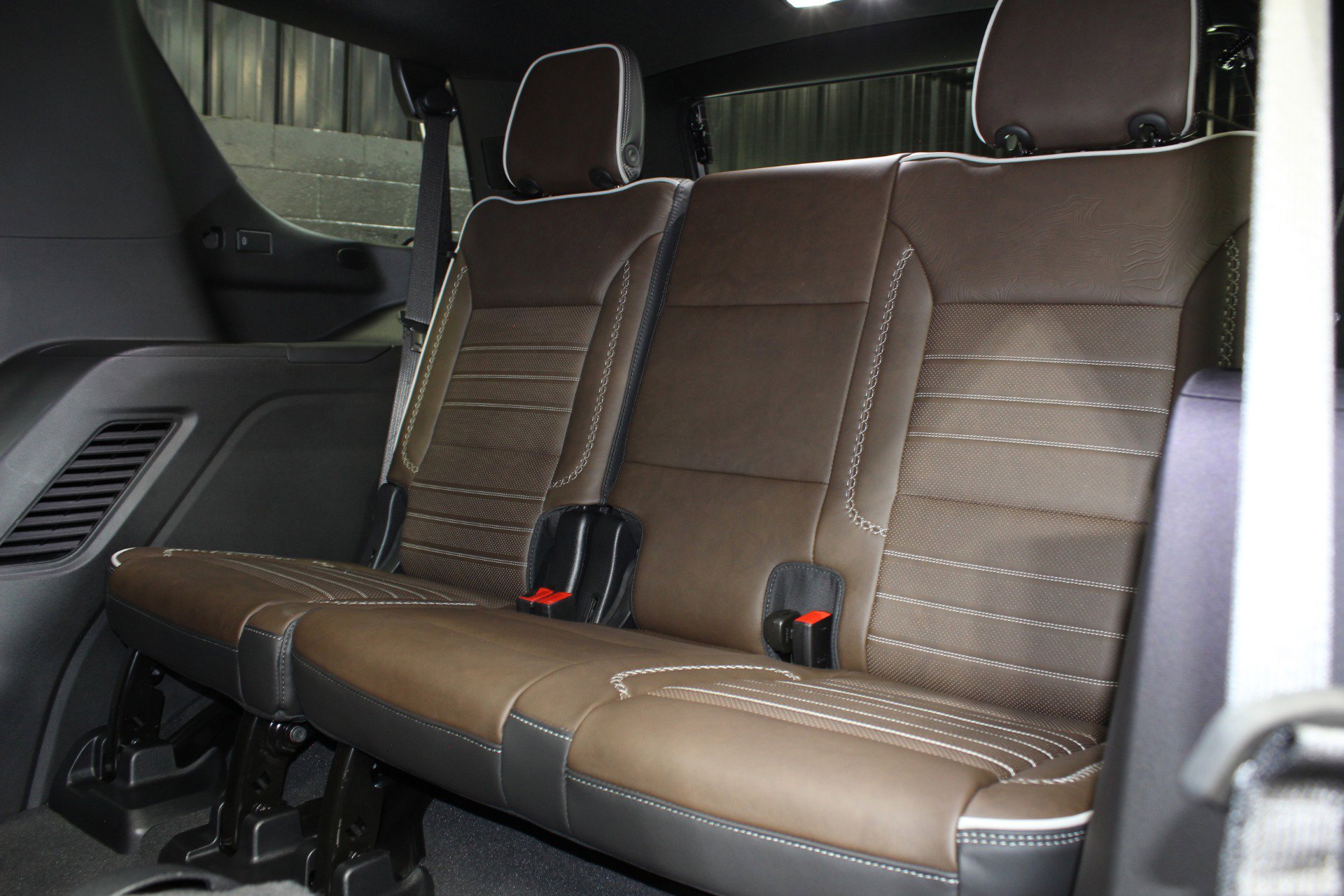 Used 2025 GMC Yukon Denali Ultimate w/ LPO, Floor Liner Package AWD/4WD image 45