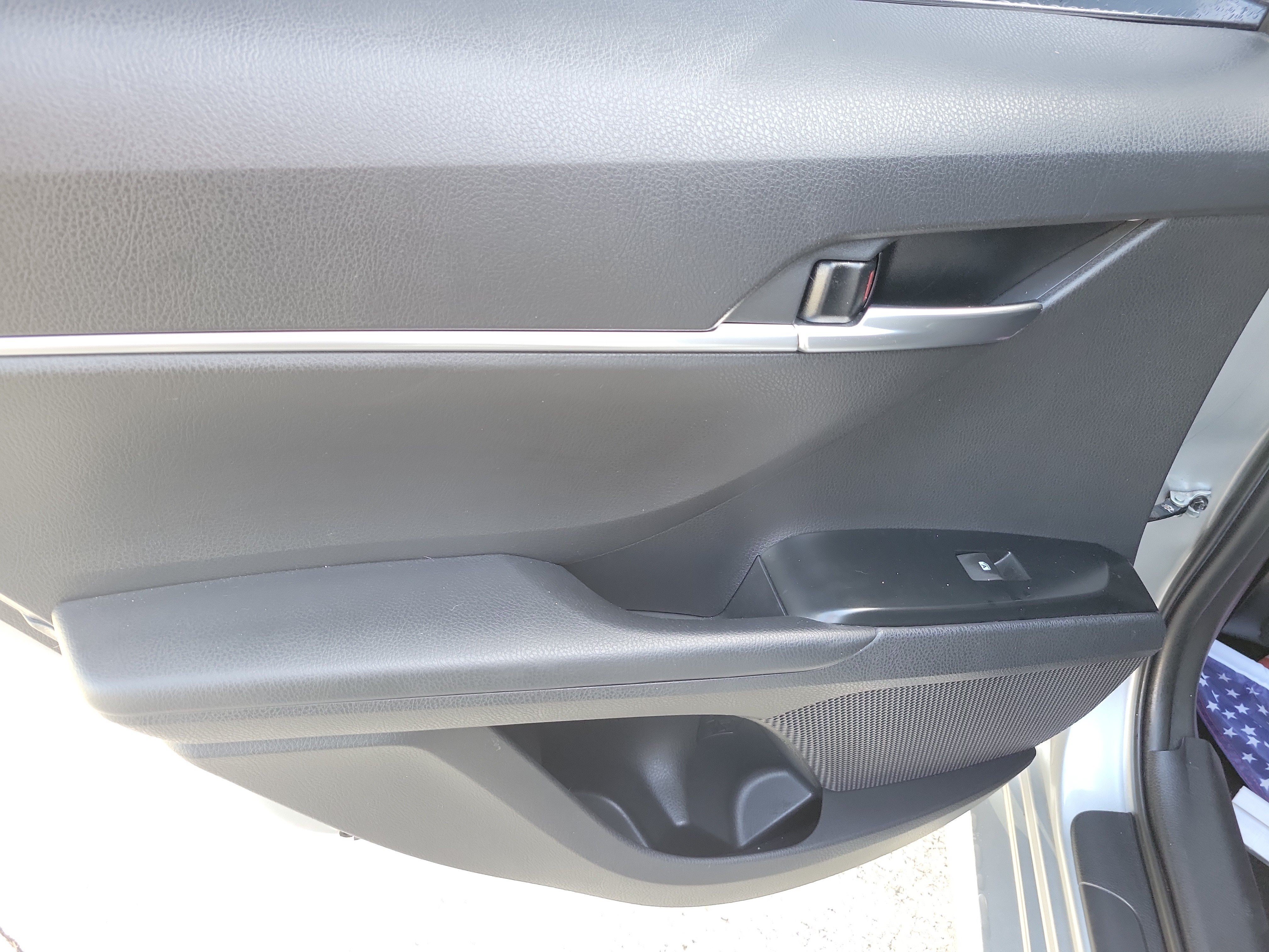 Used 2020 Toyota Camry LE FWD image 11