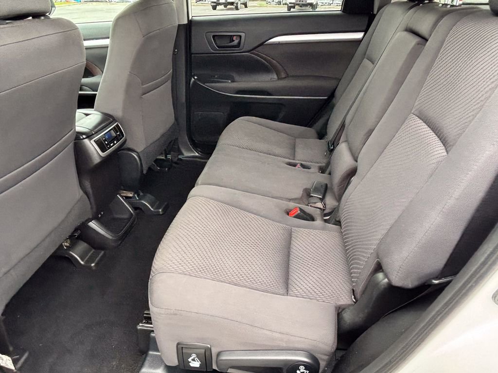 Used 2019 Toyota Highlander LE FWD image 42