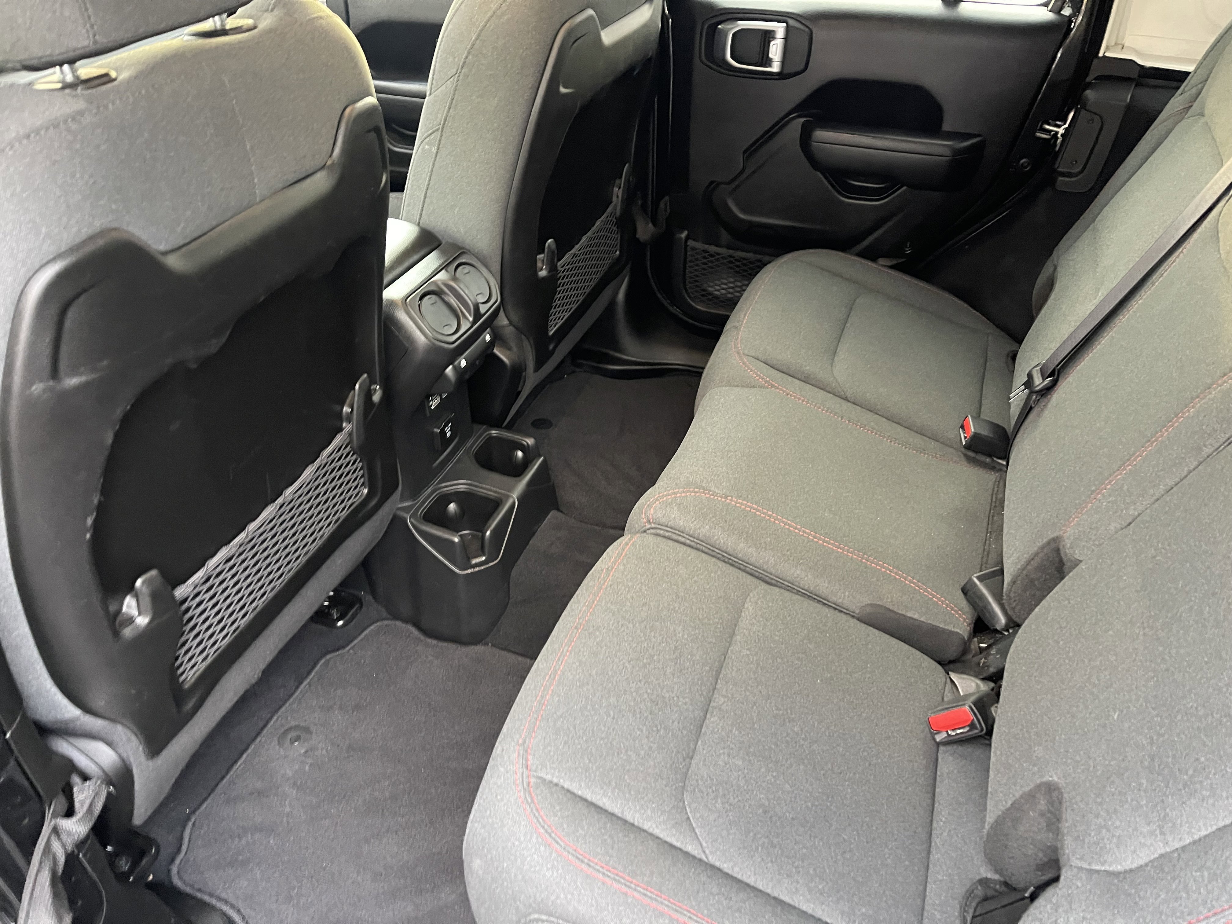 Used 2025 Jeep Wrangler Unlimited Rubicon AWD/4WD image 15