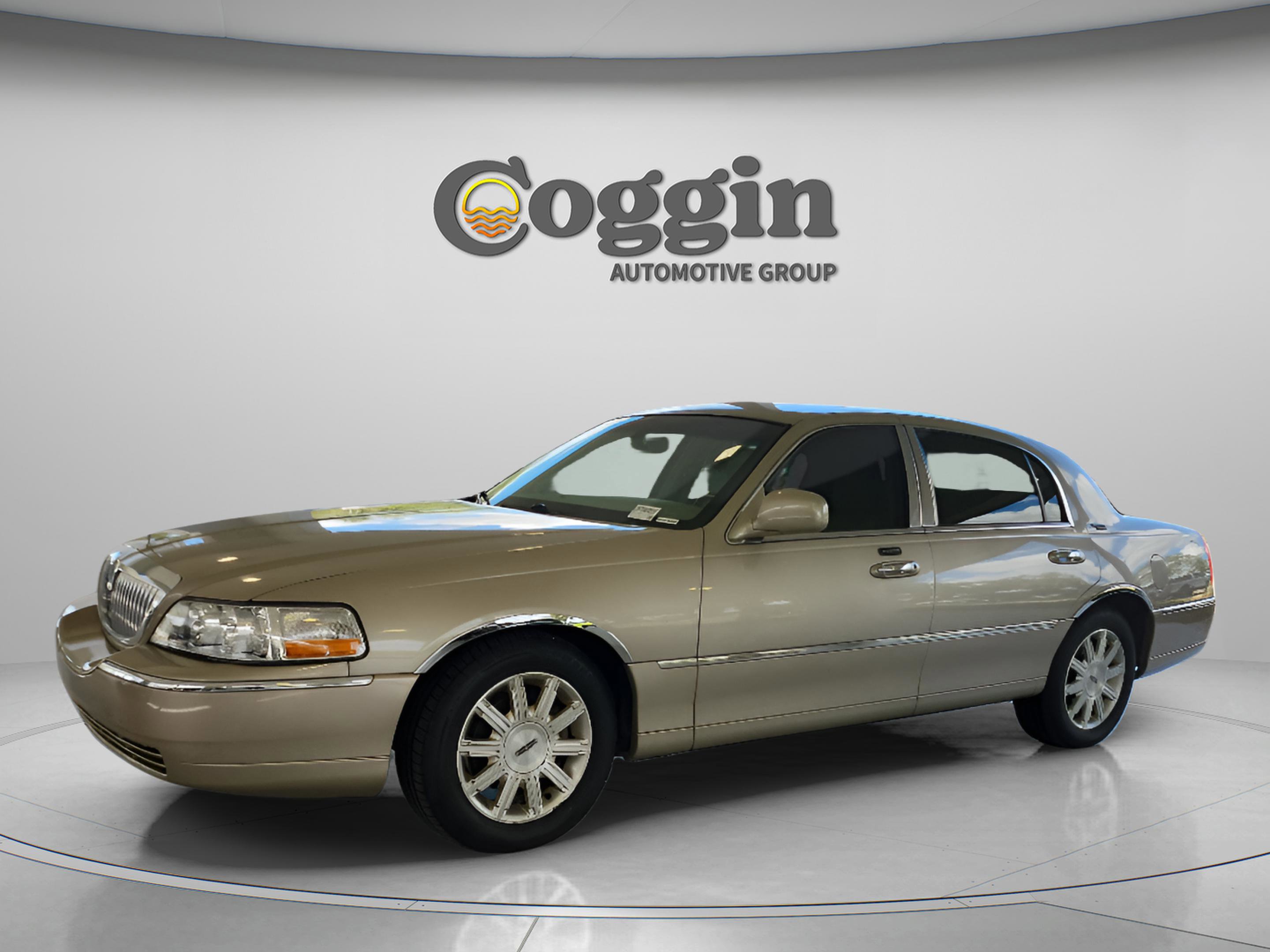 Used 2009 Lincoln Town Car Signature Limited RWD image 1