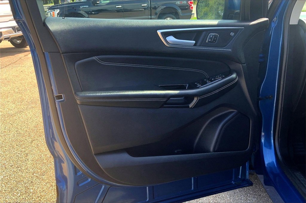 Used 2020 Ford Edge Titanium image 23