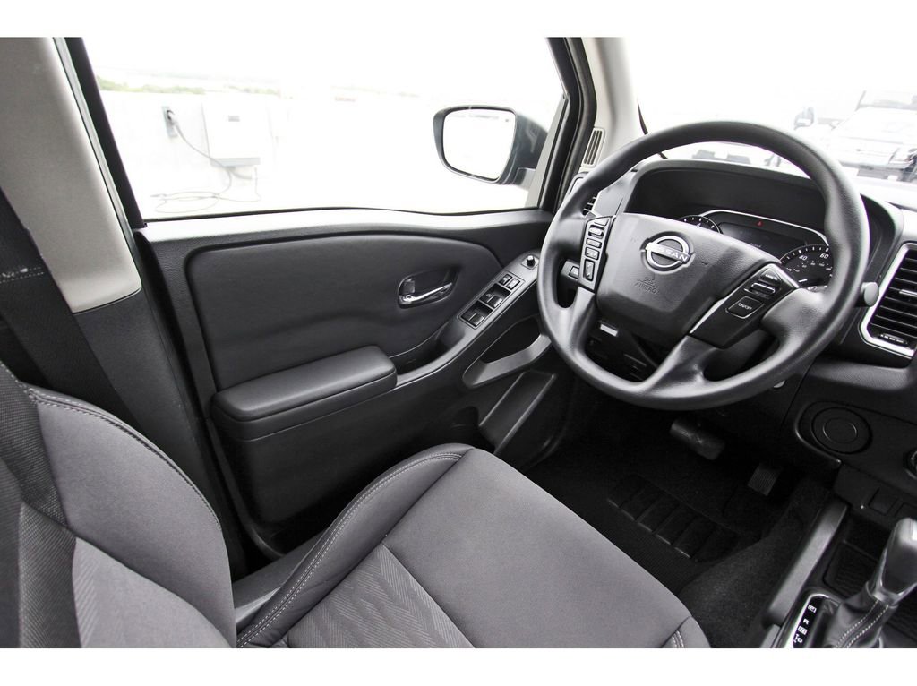 Used 2022 Nissan Frontier SV image 8