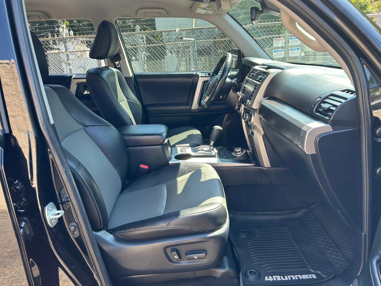 Used 2020 Toyota 4Runner SR5 Premium image 18