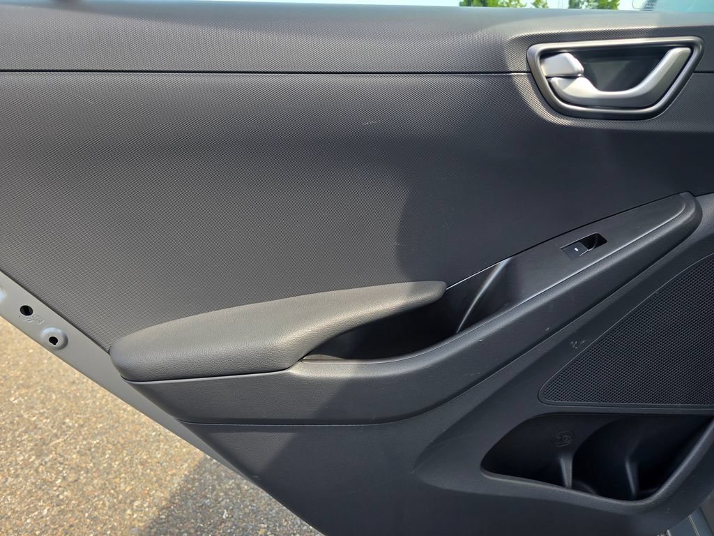 Used 2022 Hyundai Ioniq SE FWD image 16