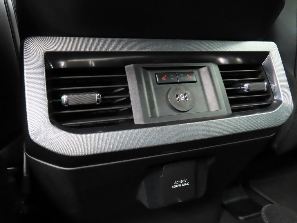 Used 2025 Ford F250 Platinum image 11