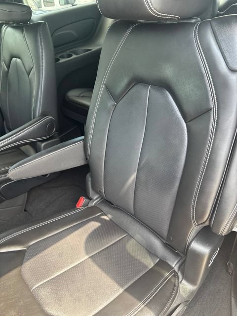 Used 2025 Chrysler Pacifica Select AWD/4WD image 17