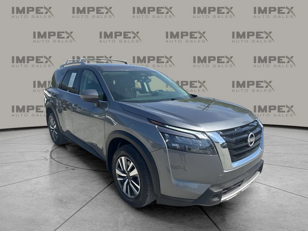 Used 2025 Nissan Pathfinder SL AWD/4WD image 8