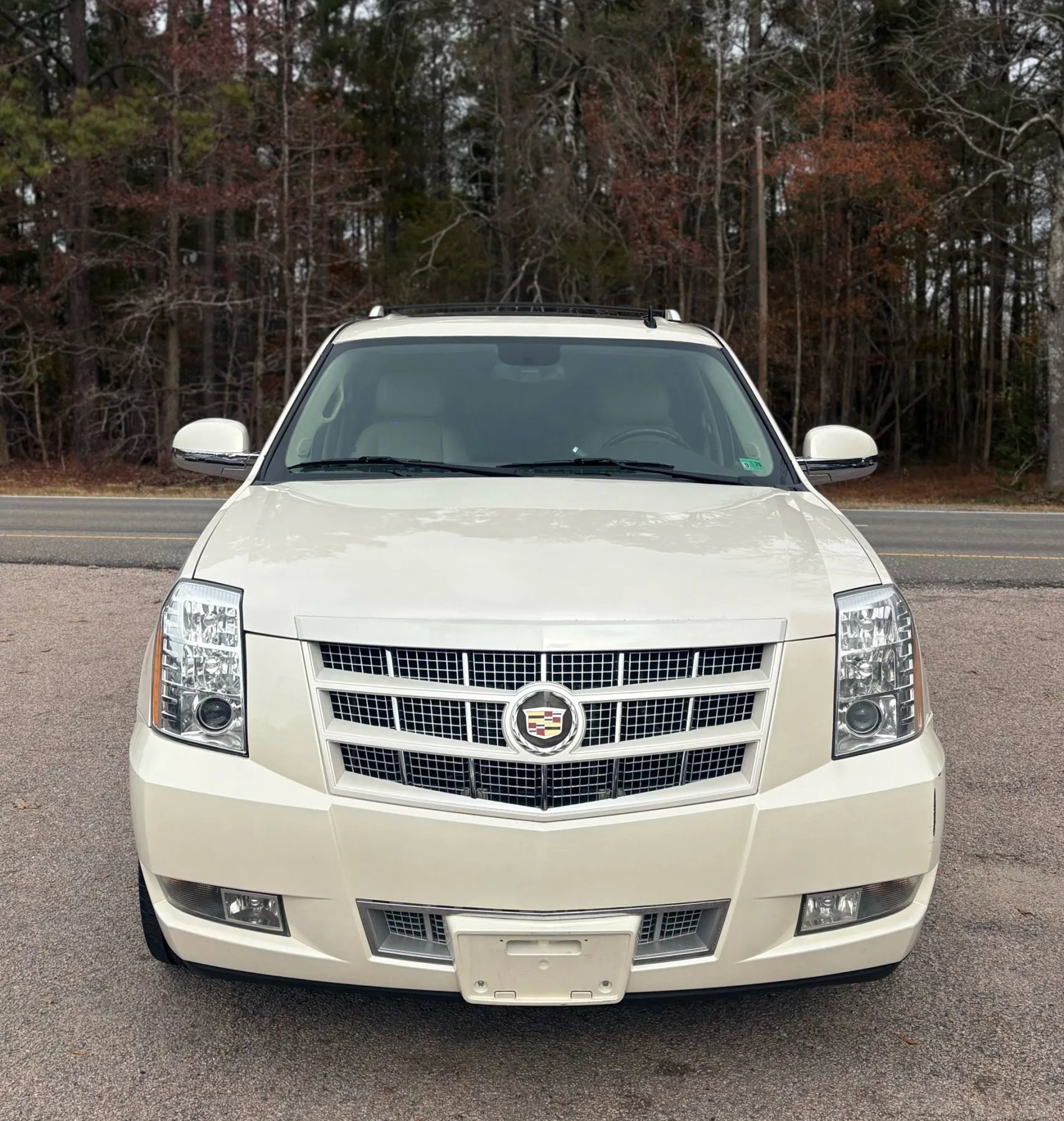 Used 2013 Cadillac Escalade ESV Premium image 3