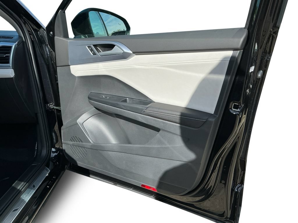 New 2026 Volkswagen Taos SE FWD image 16
