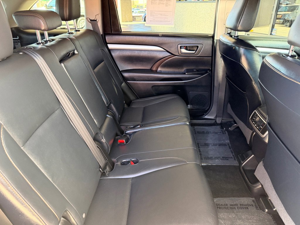 Used 2015 Toyota Highlander XLE image 22