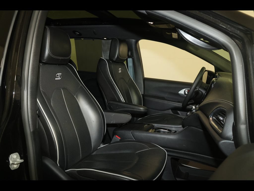 Used 2025 Chrysler Pacifica Limited FWD image 30
