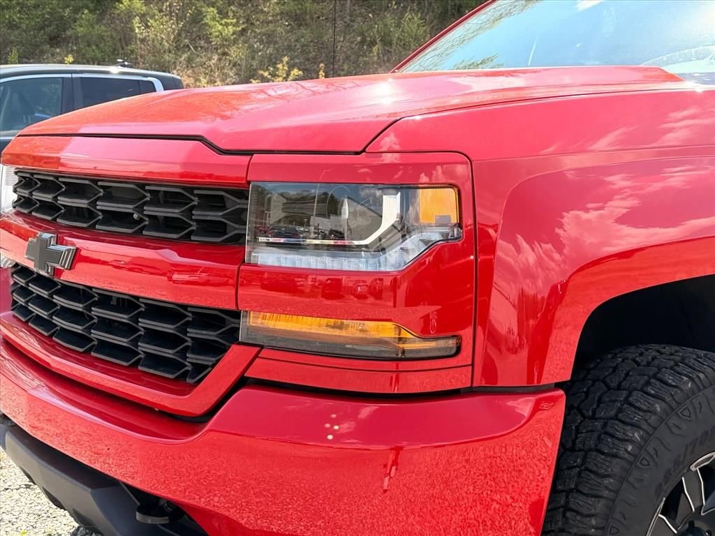 Used 2017 Chevrolet Silverado 1500 Custom w/ Custom Convenience Package AWD/4WD image 4